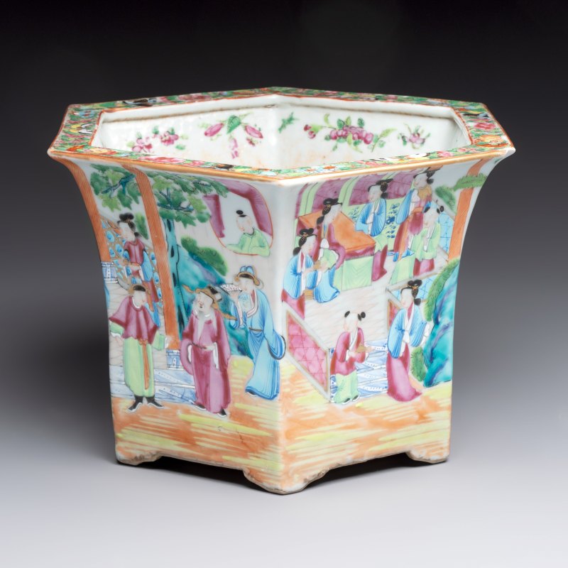 A Chinese Canton famille rose hexagonal planter and stand with narrative design - 图3