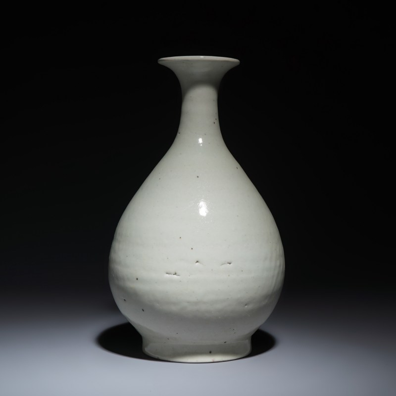 A Chinese white-glazed 'Yuhuchunping' vase - 图5