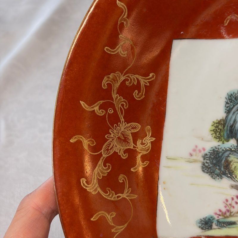 A Chinese famille rose coral-red-ground 'Landscape scroll' dish - 图5