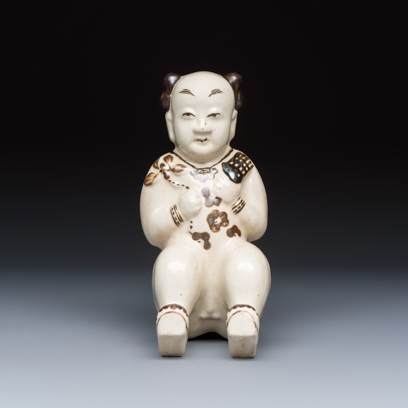 A Chinese Cizhou figure of a seated boy - 图2