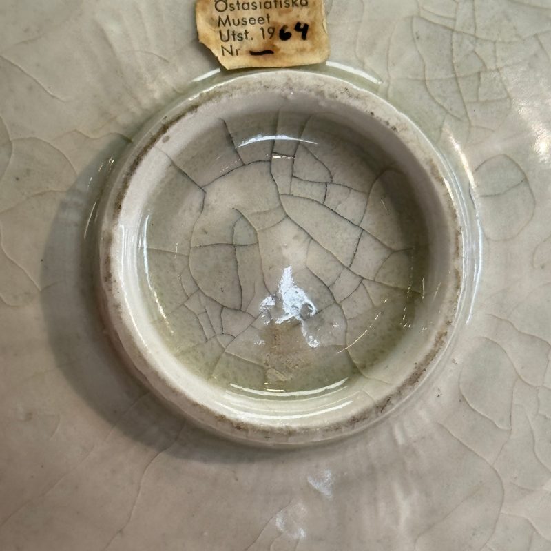 Two Chinese qingbai plates and a Longquan celadon plate - 图26
