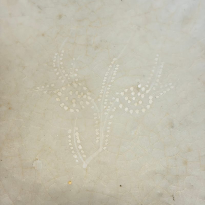 A Chinese Swatow slip-decorated white-ground dish - 图9