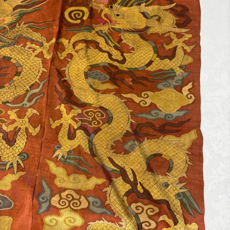 A Chinese coral-ground kesi 'Dragons' panel - 图14