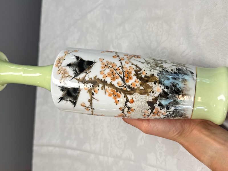 A pair of Chinese polychrome semi-eggshell 'birds among blossoming plum branches' vases - 图9