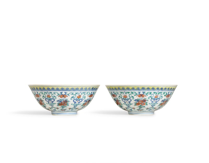 A pair of doucai 'floral bouquet' bowls, Seal marks and period of Daoguang  | 清道光　鬪彩束花紋盌一對　《大清道光年製》款