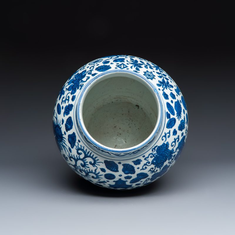 A large Chinese blue and white jar with Buddhist symbols, shells and insects - 图6