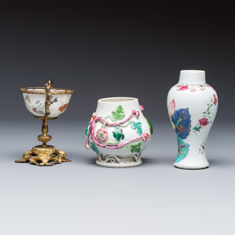 11 Chinese famille rose wares, one with gilt-bronze mounts - 图17