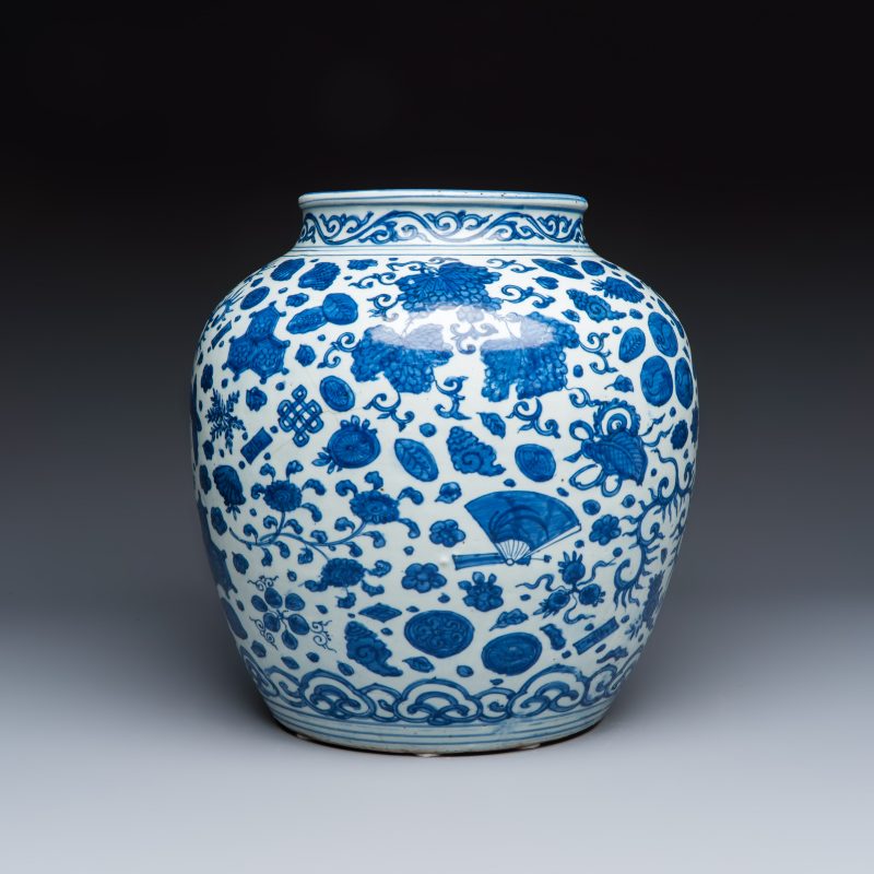 A large Chinese blue and white jar with Buddhist symbols, shells and insects - 图5