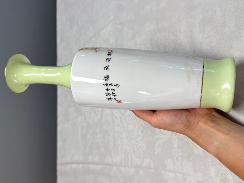 A pair of Chinese polychrome semi-eggshell 'birds among blossoming plum branches' vases - 图11