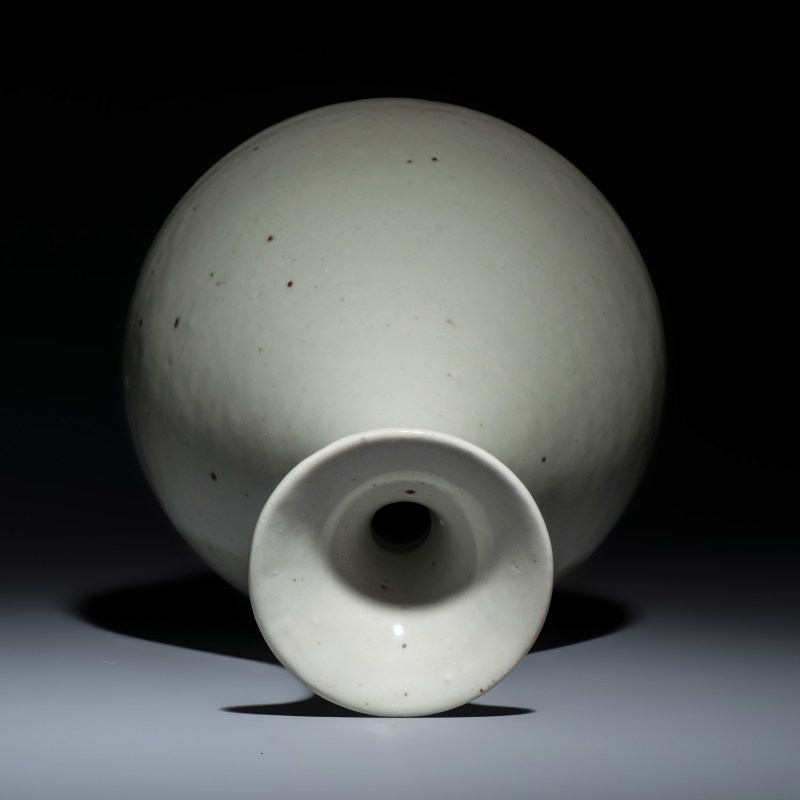A Chinese white-glazed 'Yuhuchunping' vase - 图6