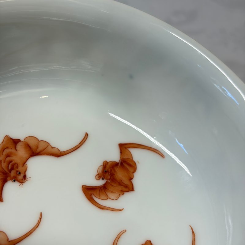 A pair of Chinese famille rose shallow bowls with birds among bamboo, and bats - 图26