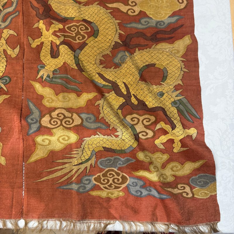 A Chinese coral-ground kesi 'Dragons' panel - 图15