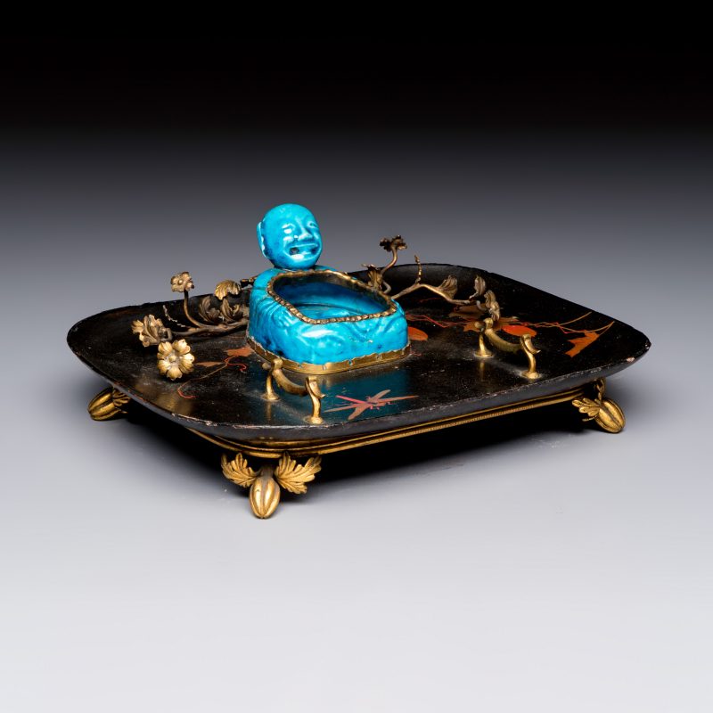A French lacquered and gilt-bronze-mounted inkwell with a Chinese turquoise-glazed Buddha - 图1