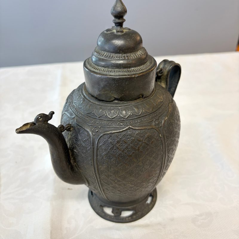 A Vietnamese bronze ewer and cover - 图8