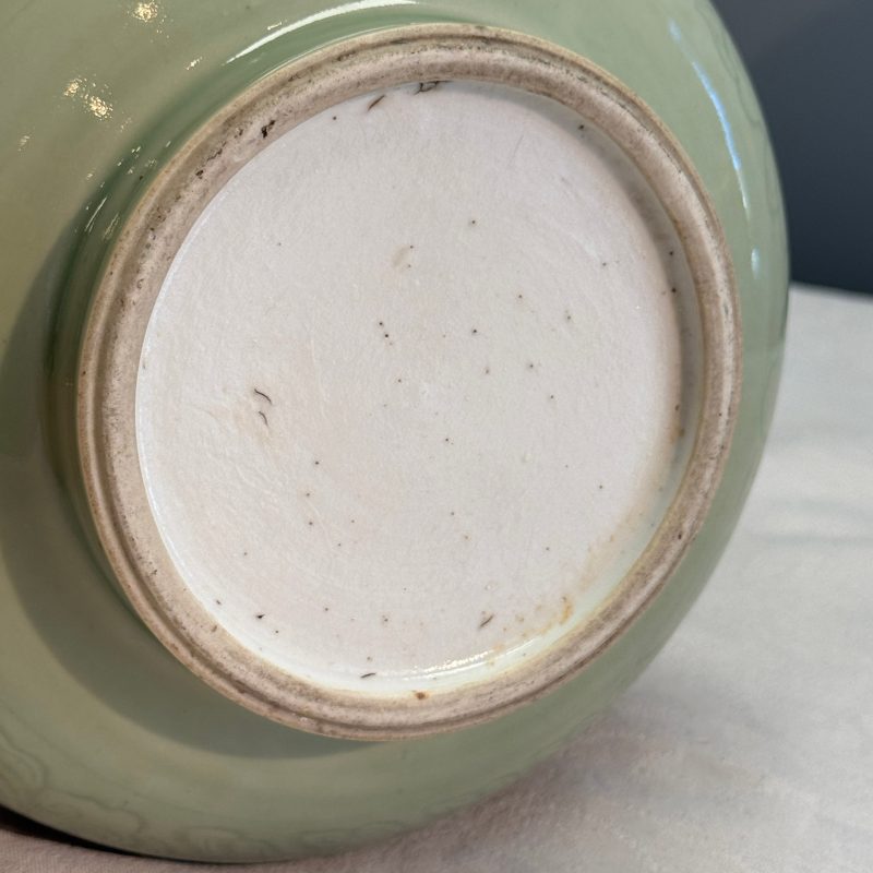 A Chinese celadon-glazed incised 'Yuhuchunping' vase with lotus scroll design - 图17