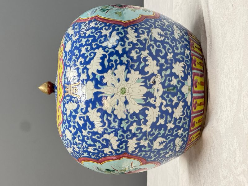 A pair of Chinese famille rose 'Birds among Flowering Branches' jars and covers - 图10
