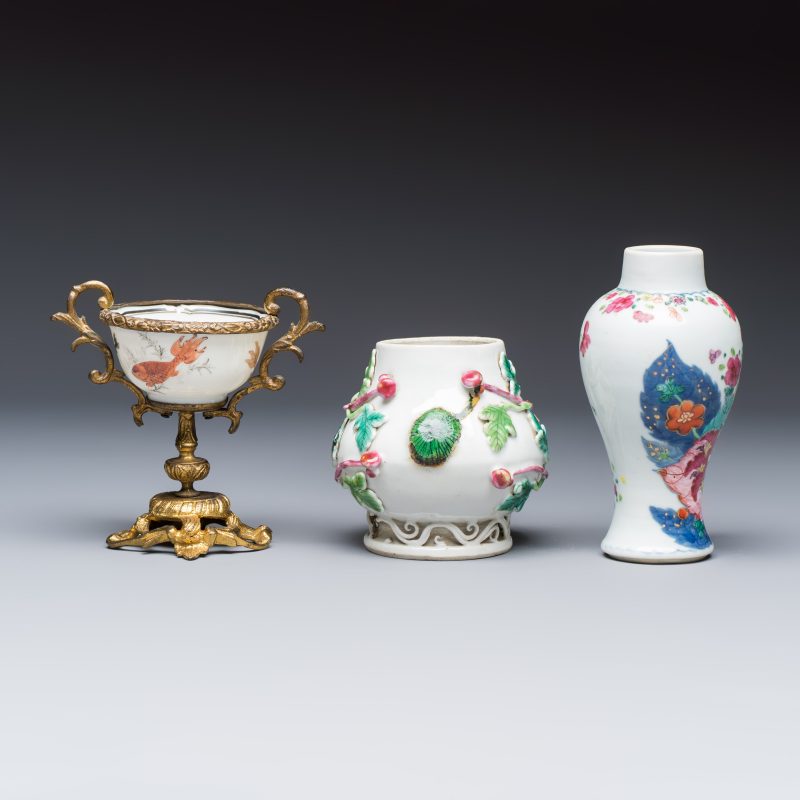 11 Chinese famille rose wares, one with gilt-bronze mounts - 图18