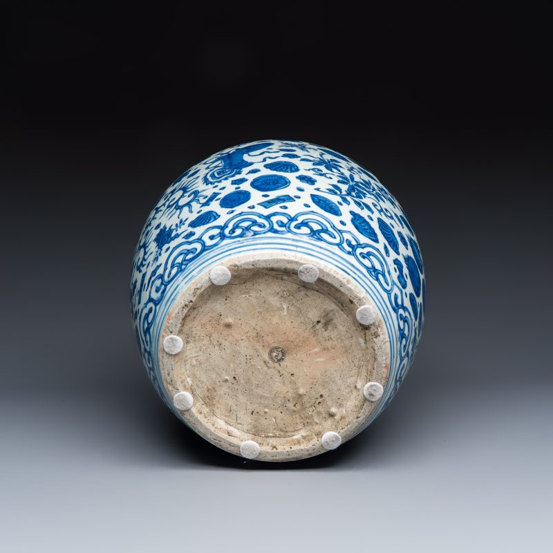 A large Chinese blue and white jar with Buddhist symbols, shells and insects - 图7