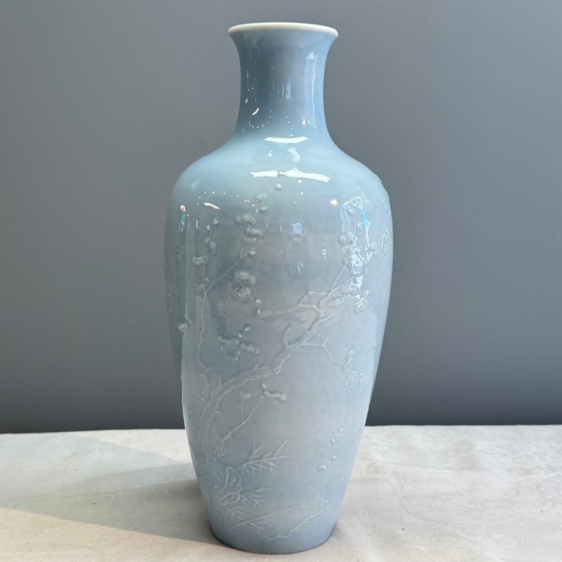 A Chinese claire-de-lune vase with floral relief design - 图12