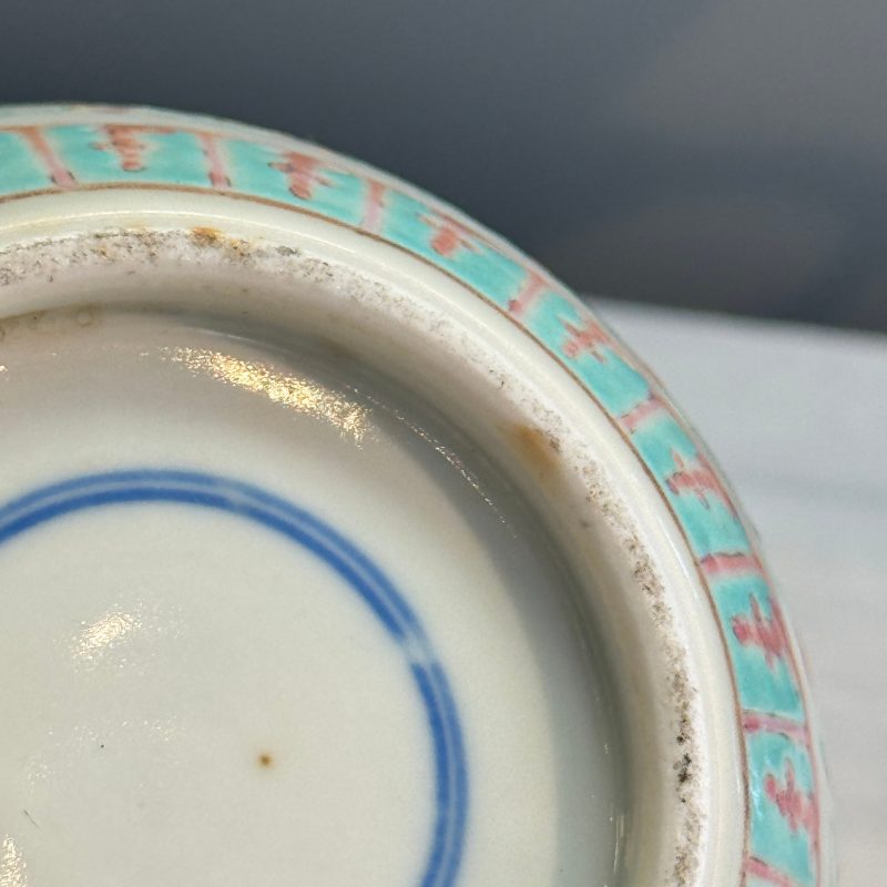Three Chinese famille rose, verte and iron-red-decorated jars, one mounted as a lamp - 图47