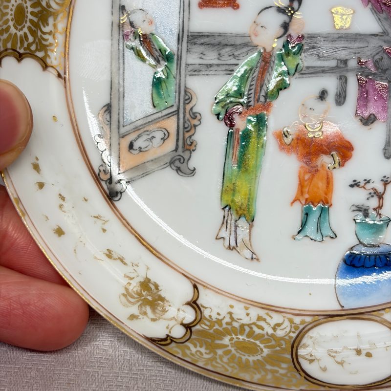 A Chinese famille rose gilt-decorated cup and saucer with figural design - 图13