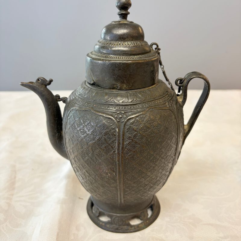 A Vietnamese bronze ewer and cover - 图9