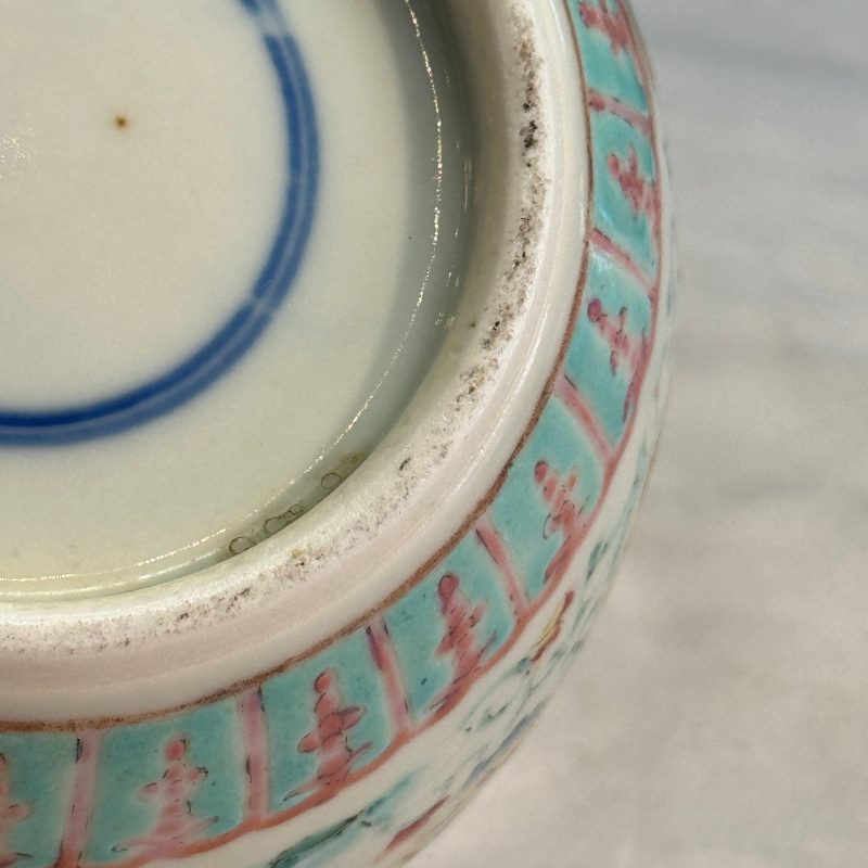 Three Chinese famille rose, verte and iron-red-decorated jars, one mounted as a lamp - 图48