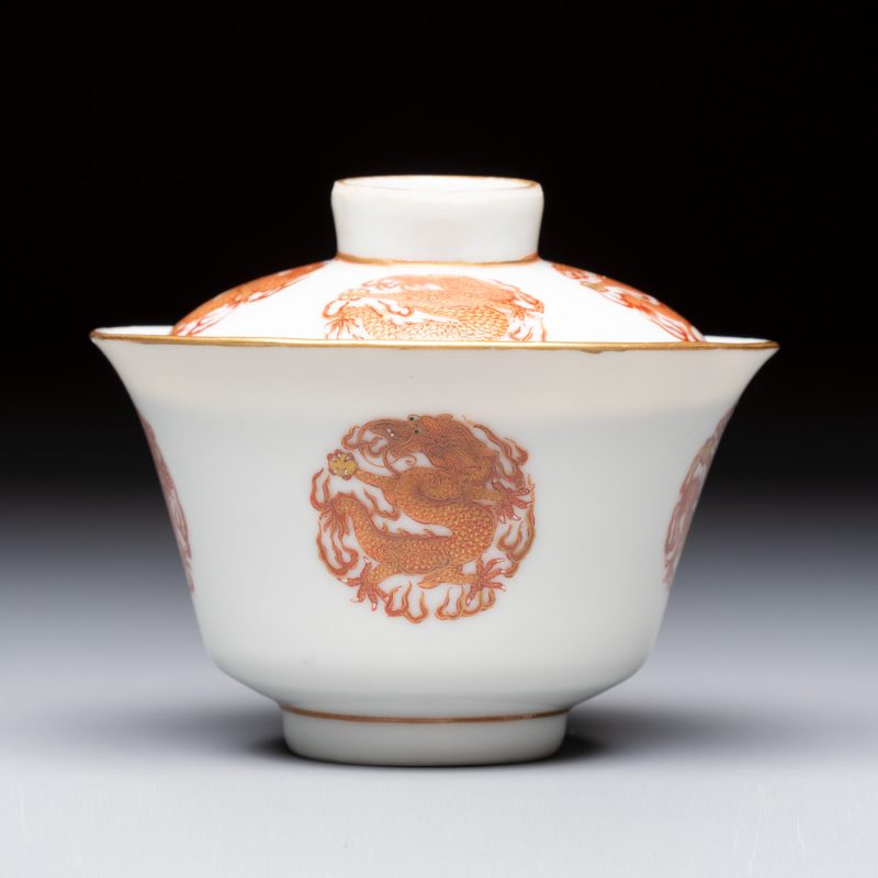A fine Chinese iron-red and gilt-decorated 'Dragon' covered tea bowl with stand - 图5