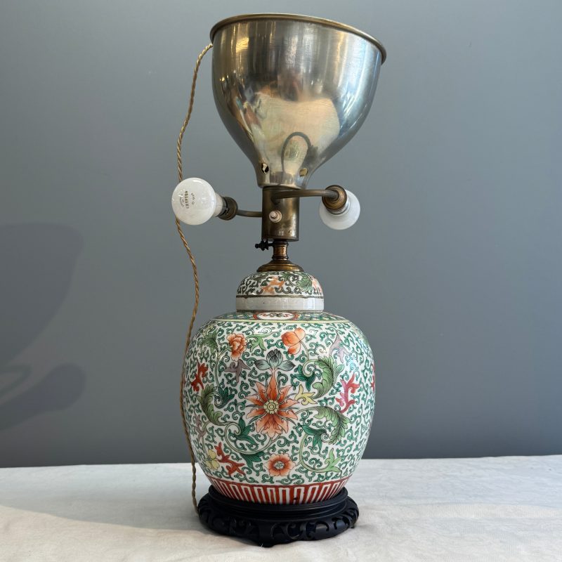 Three Chinese famille rose, verte and iron-red-decorated jars, one mounted as a lamp - 图50