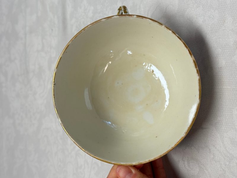 Four Chinese Canton famille rose vases and a covered bowl with figural design - 图27
