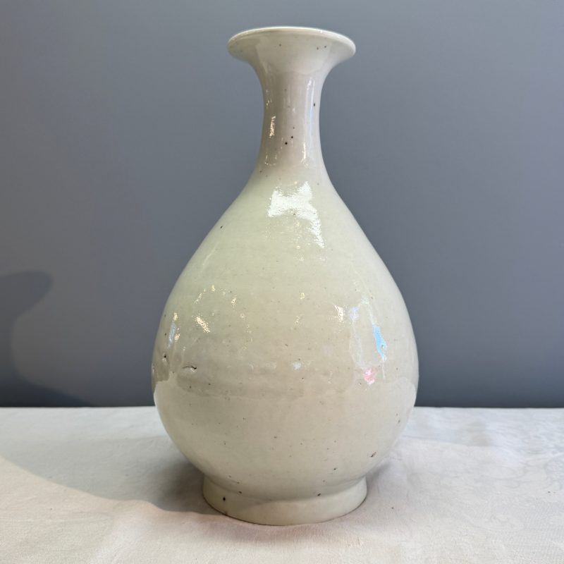A Chinese white-glazed 'Yuhuchunping' vase - 图11