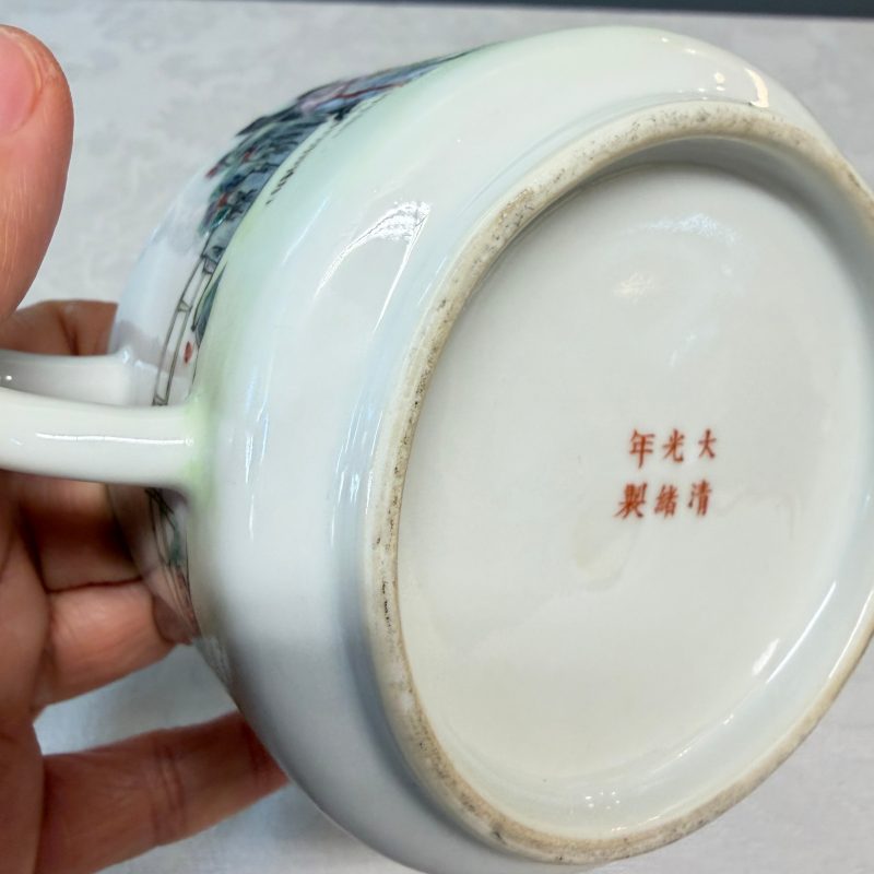 A Chinese famille rose 'Elegant Ladies and Playing Boys' teapot - 图18