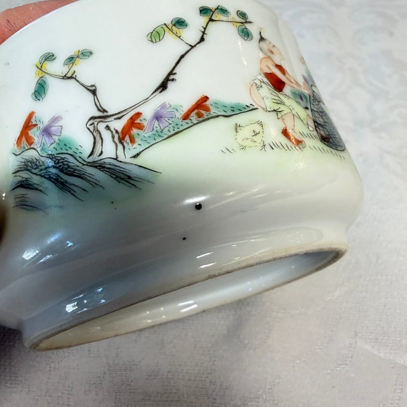 A Chinese famille rose 'Elegant Ladies and Playing Boys' teapot - 图16