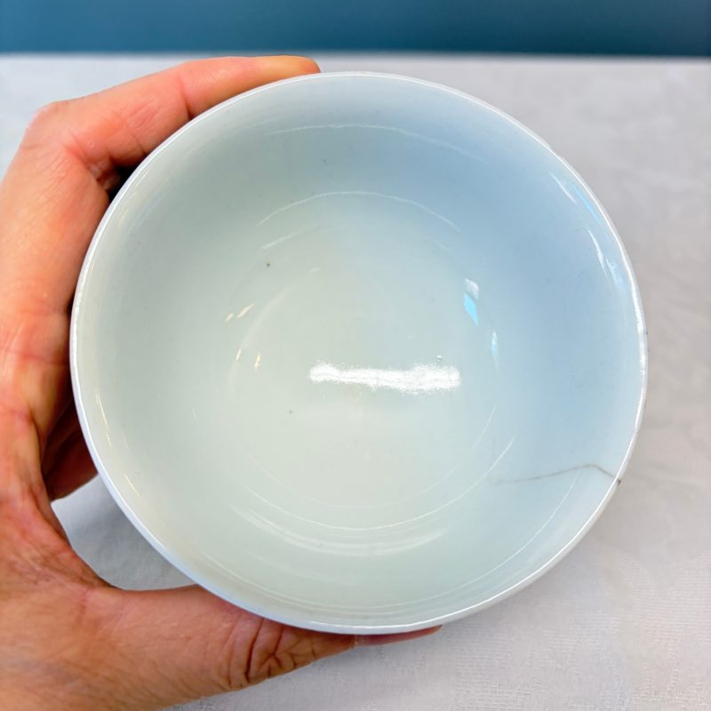 A pair of Chinese doucai bowls with floral design - 图13