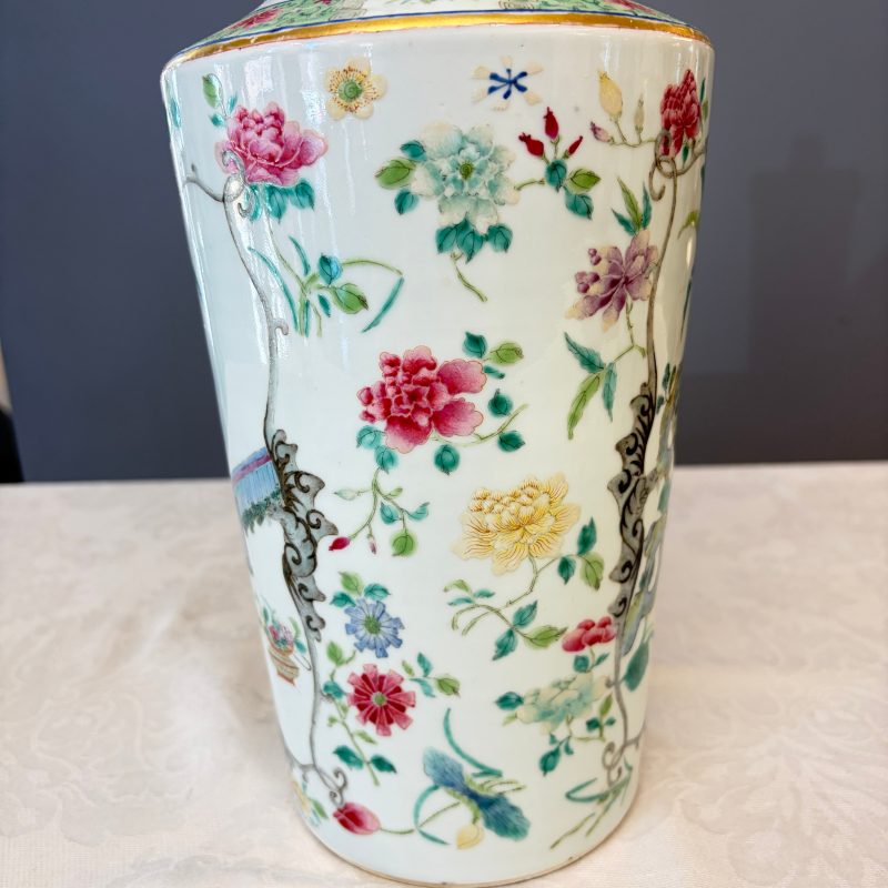 A pair of Chinese famille rose 'Court Lady in a Garden Setting' vases - 图23