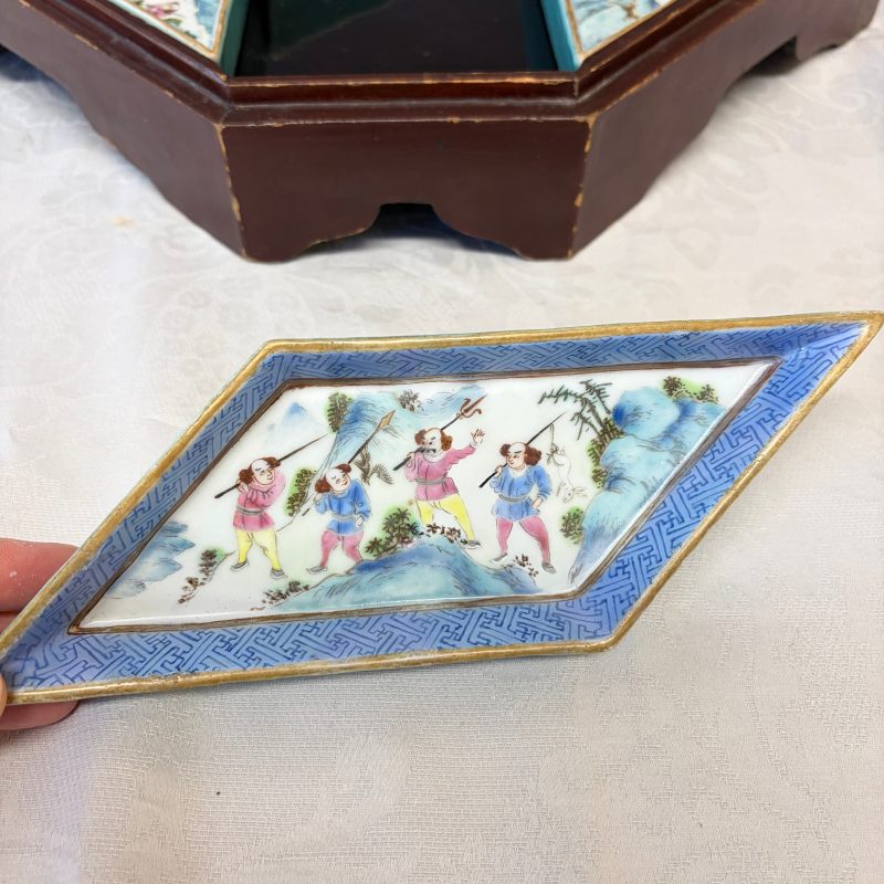 A Chinese famille rose 'Foreigners Hunting' six-piece sweetmeat set on a wooden tray - 图21