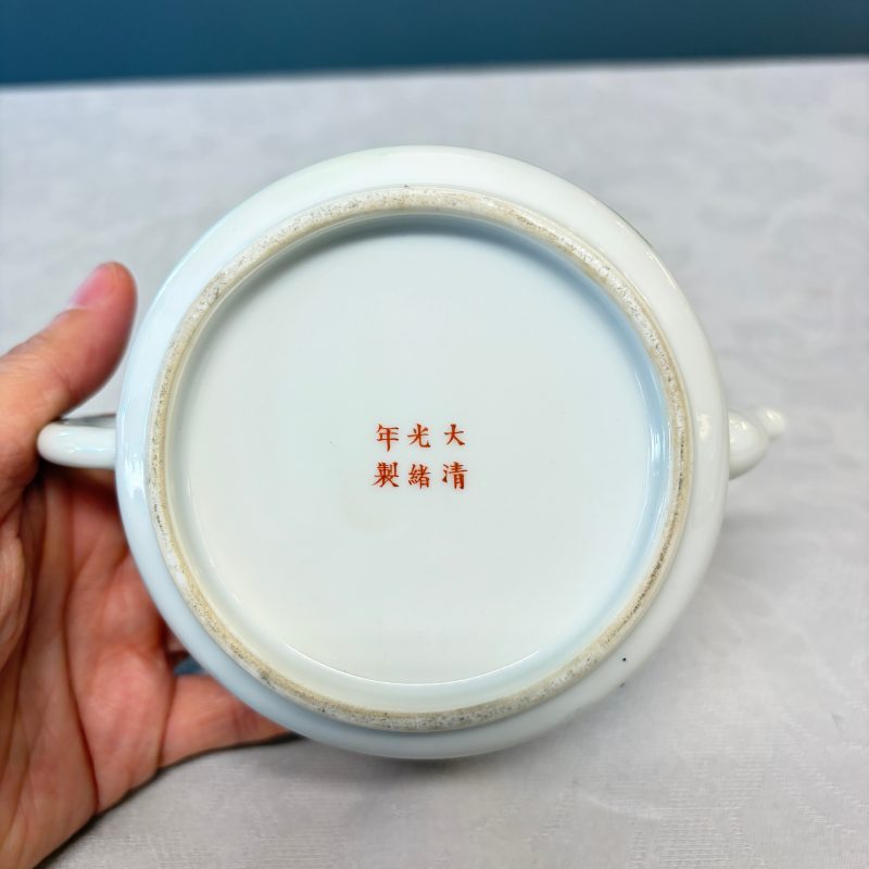 A Chinese famille rose 'Elegant Ladies and Playing Boys' teapot - 图17