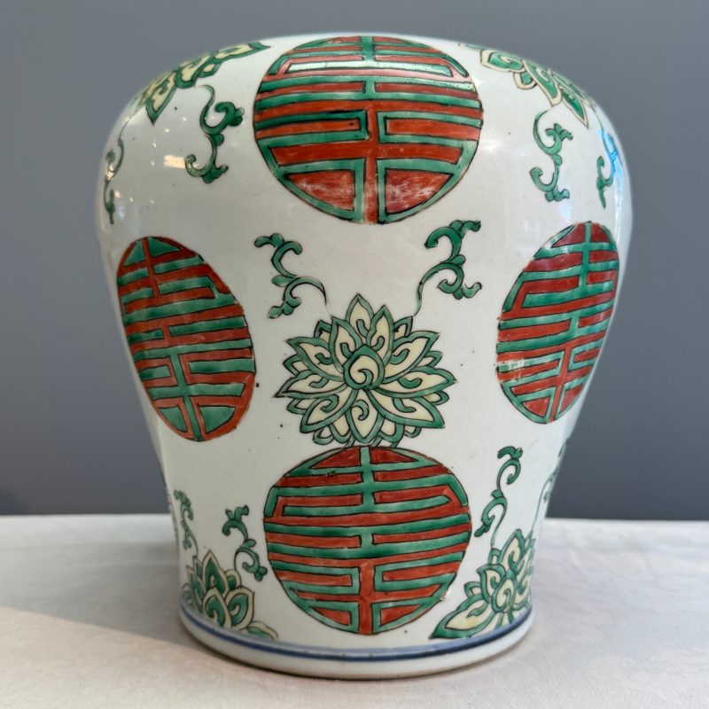 A Chinese famille verte 'Lotus and Shou' vase - 图8