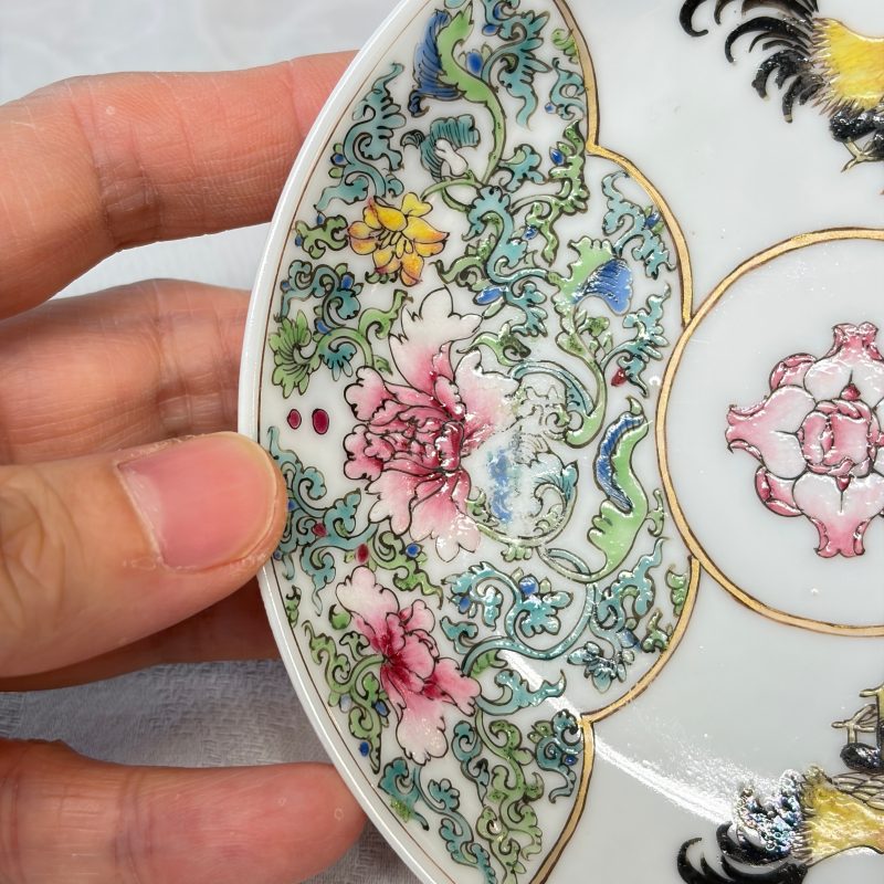 A pair of fine Chinese famille rose 'Rooster' tea bowls and saucers - 图12