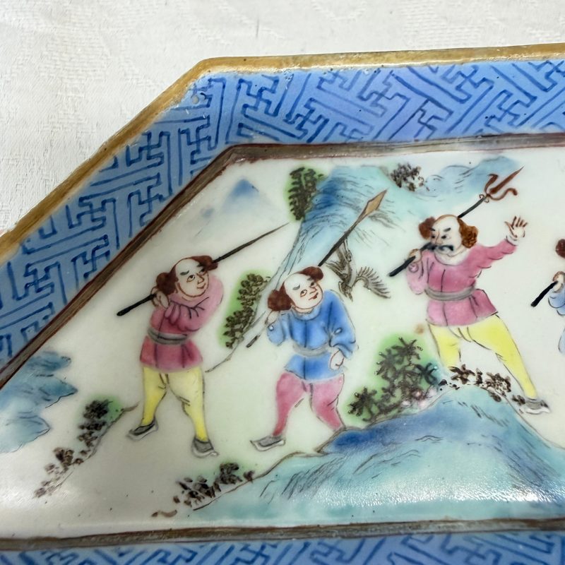 A Chinese famille rose 'Foreigners Hunting' six-piece sweetmeat set on a wooden tray - 图22