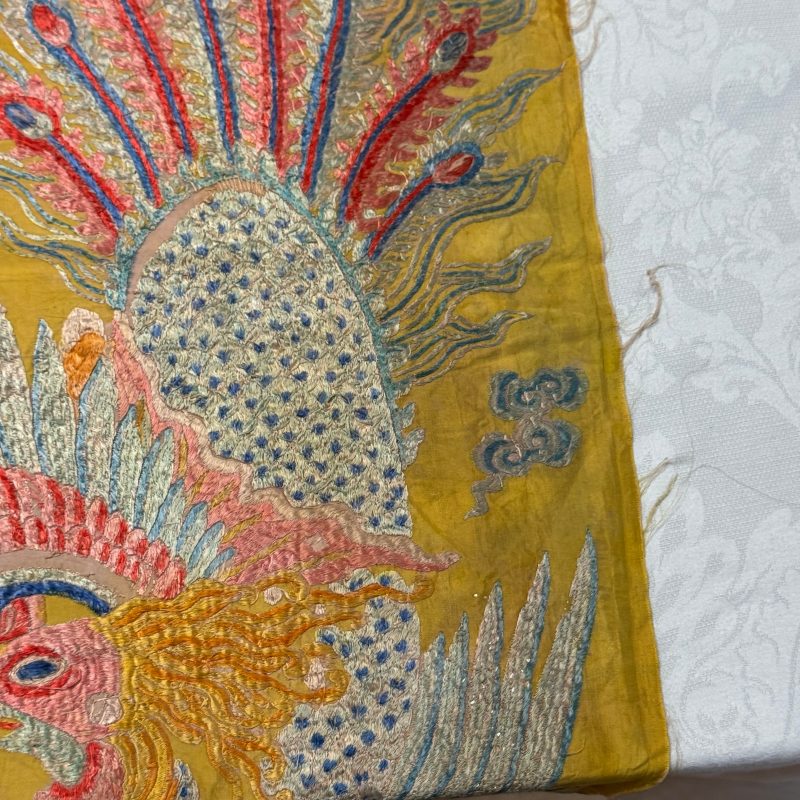 A pair of Chinese yellow-ground embroidered 'Dragons' and 'Phoenixes' panels - 图43