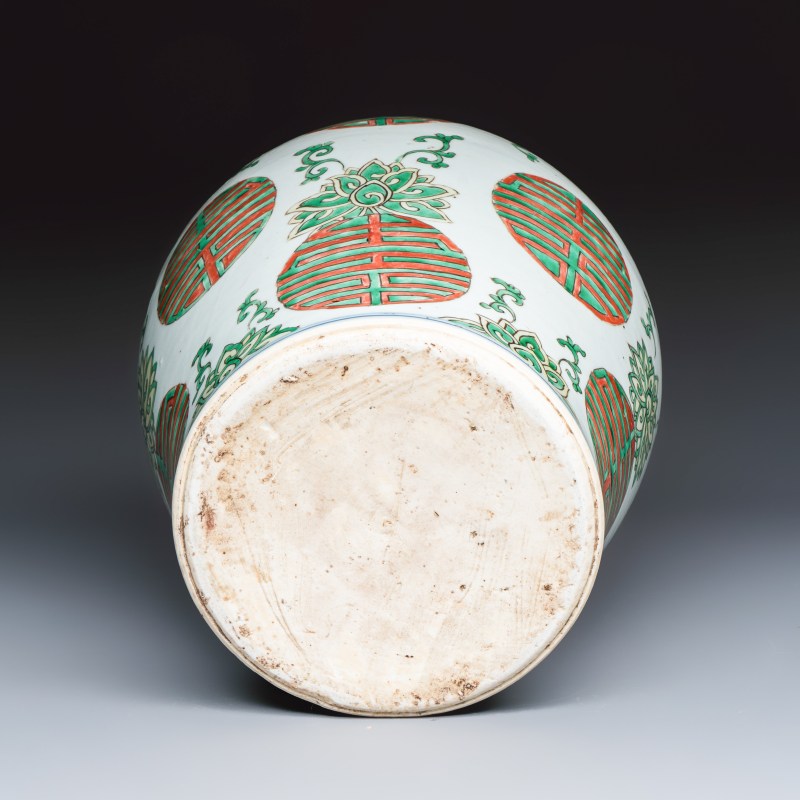 A Chinese famille verte 'Lotus and Shou' vase - 图7