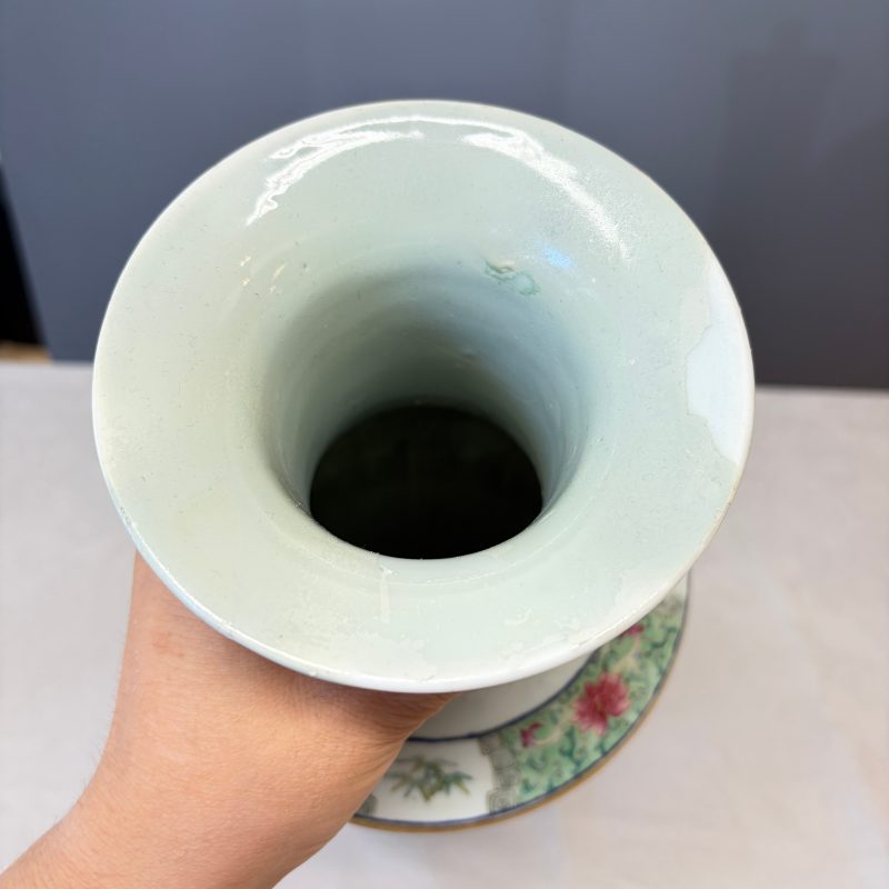 A pair of Chinese famille rose 'Court Lady in a Garden Setting' vases - 图24