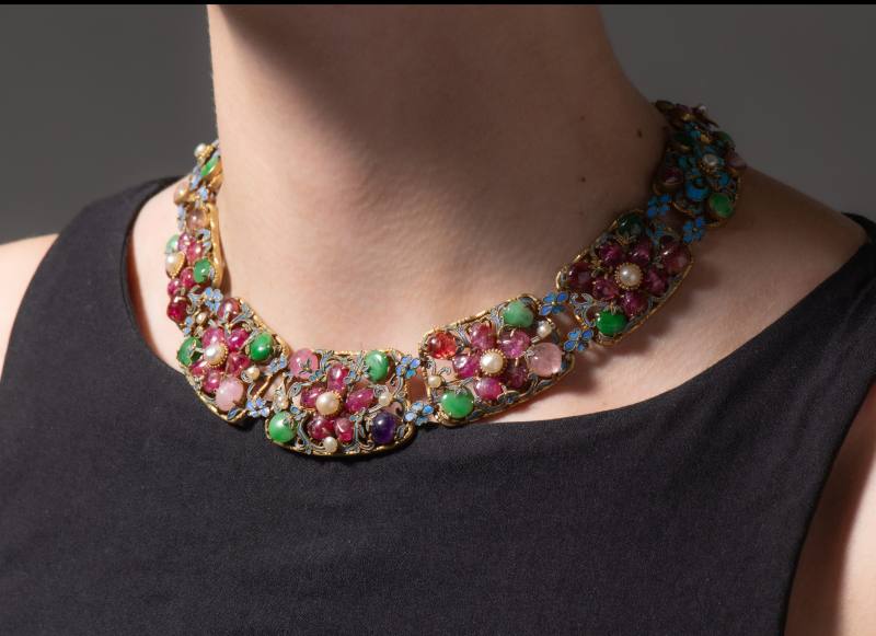 An exquisite parure consisting of a necklace, bracelet, ring and earrings with kingfisher feather inlay - 图2