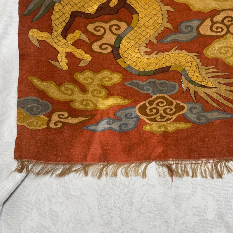 A Chinese coral-ground kesi 'Dragons' panel - 图19