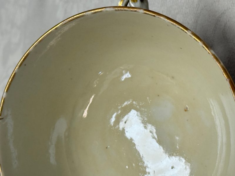 Four Chinese Canton famille rose vases and a covered bowl with figural design - 图28