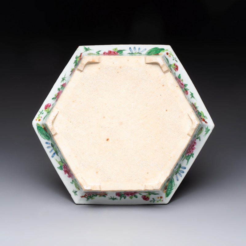 A Chinese Canton famille rose hexagonal planter and stand with narrative design - 图9