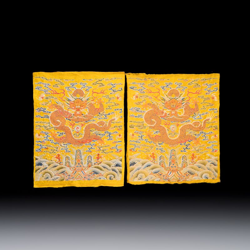 Two Chinese yellow-ground seed-stitch embroidered 'Dragon' panels - 图2