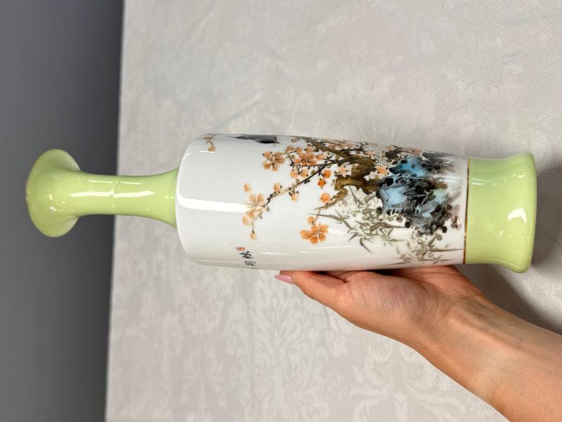 A pair of Chinese polychrome semi-eggshell 'birds among blossoming plum branches' vases - 图16