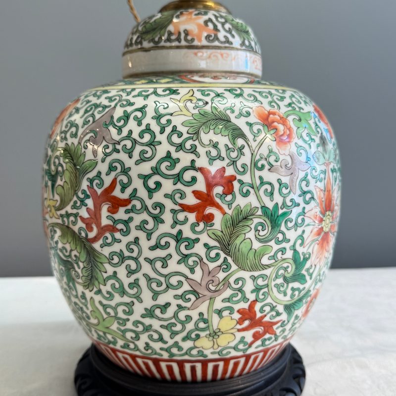 Three Chinese famille rose, verte and iron-red-decorated jars, one mounted as a lamp - 图52
